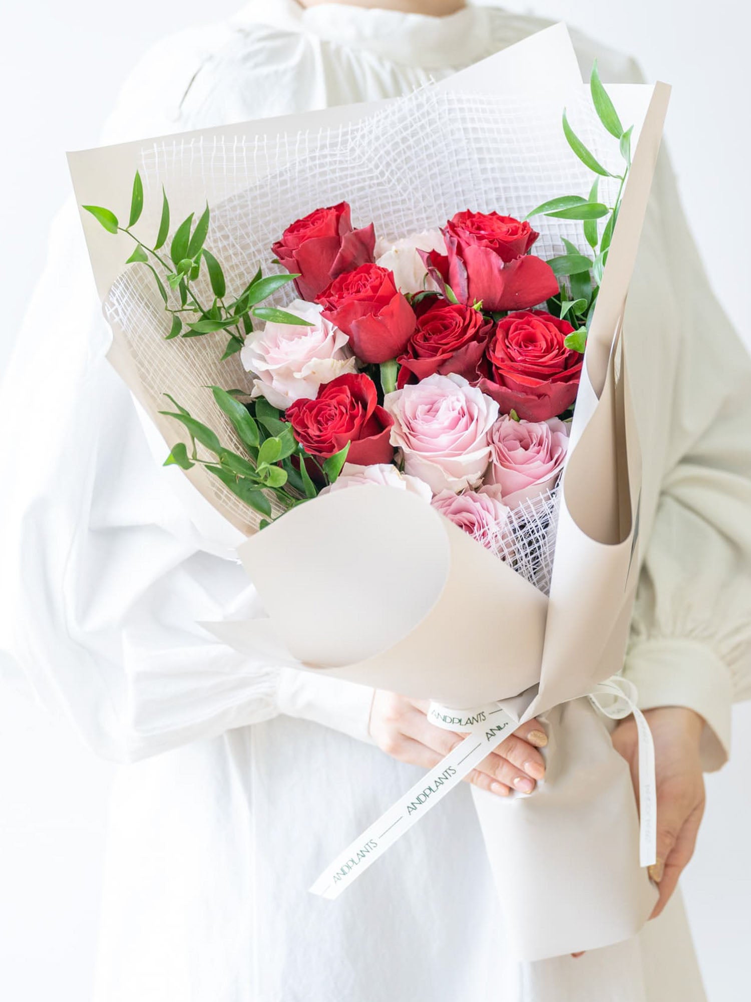 バラの花束 12本 - レッド＆ピンク -