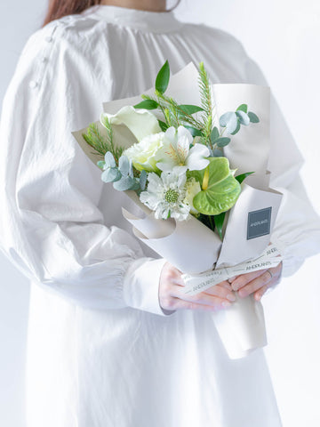 【店舗配送】フローリストにおまかせ 季節の花束 S - グリーン -