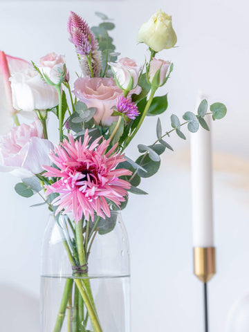 【店舗配送】フローリストにおまかせ 季節の花束 S - ピンク -