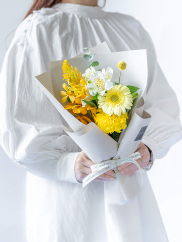 フローリストにおまかせ 季節の花束 S - イエロー -