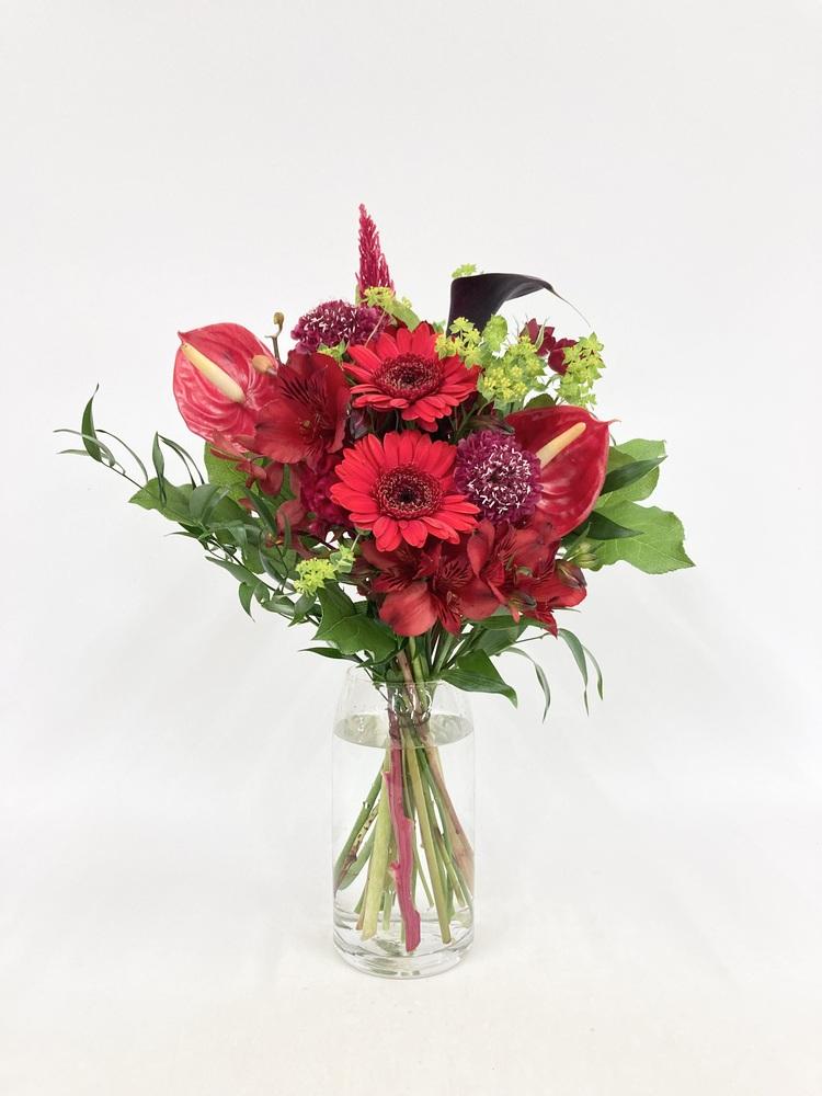 フローリストにおまかせ 季節の花束 M - レッド -